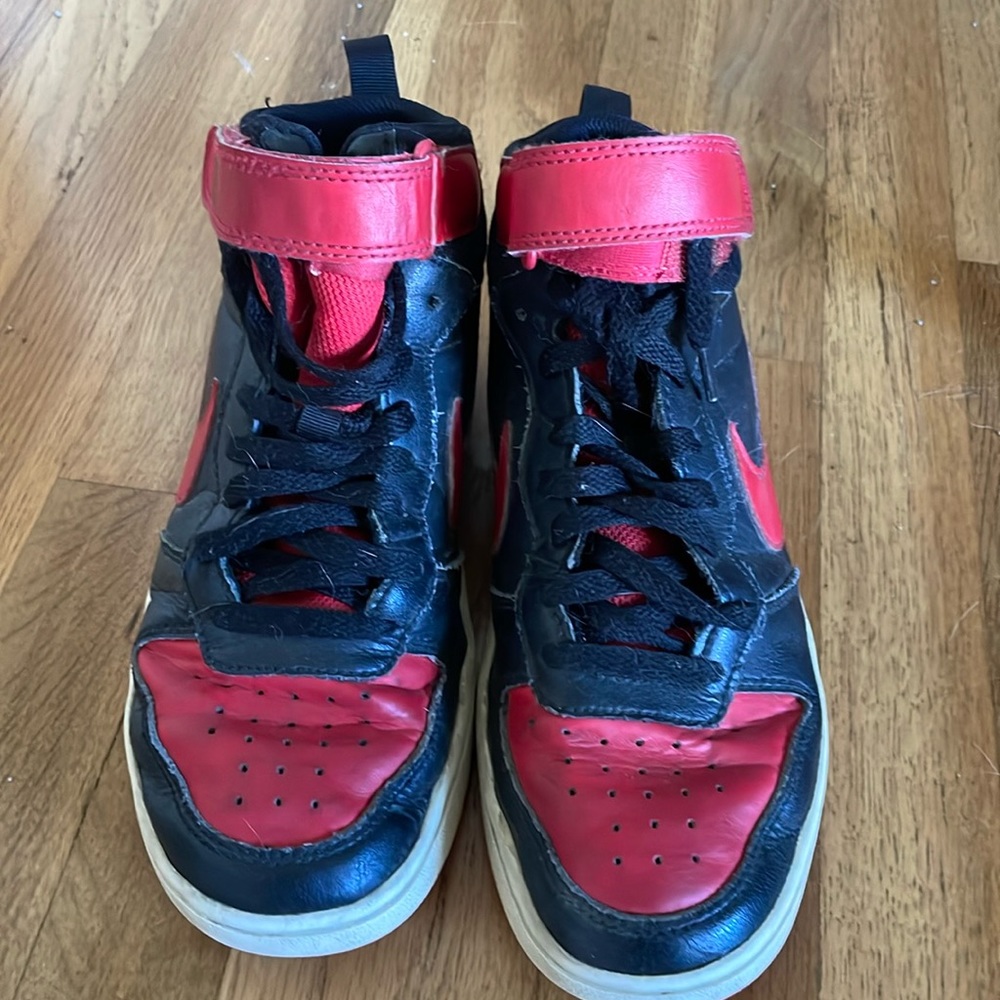 Kids Nike Burrough hi top shoes 5.5Y black / red